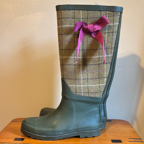 J. Crew Shoes - J. Crew Green Winter Rain Boots with Classic Design